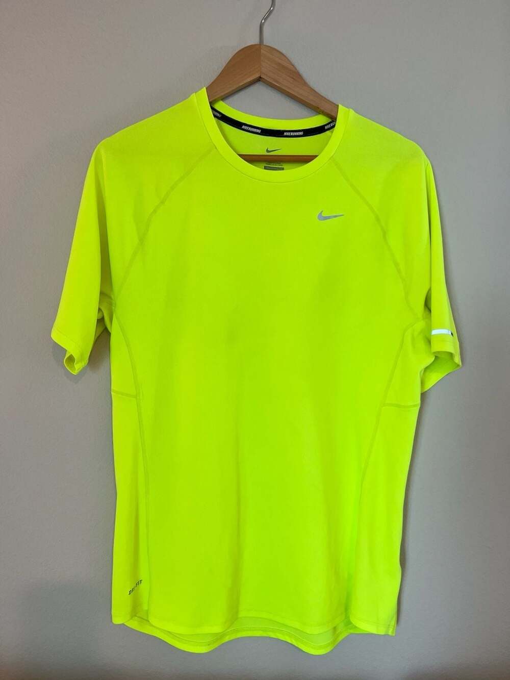 Nike, Miler Dri-FIT Running Short Sleeve,Volt Neon Yellow, Athletic Reflective,L